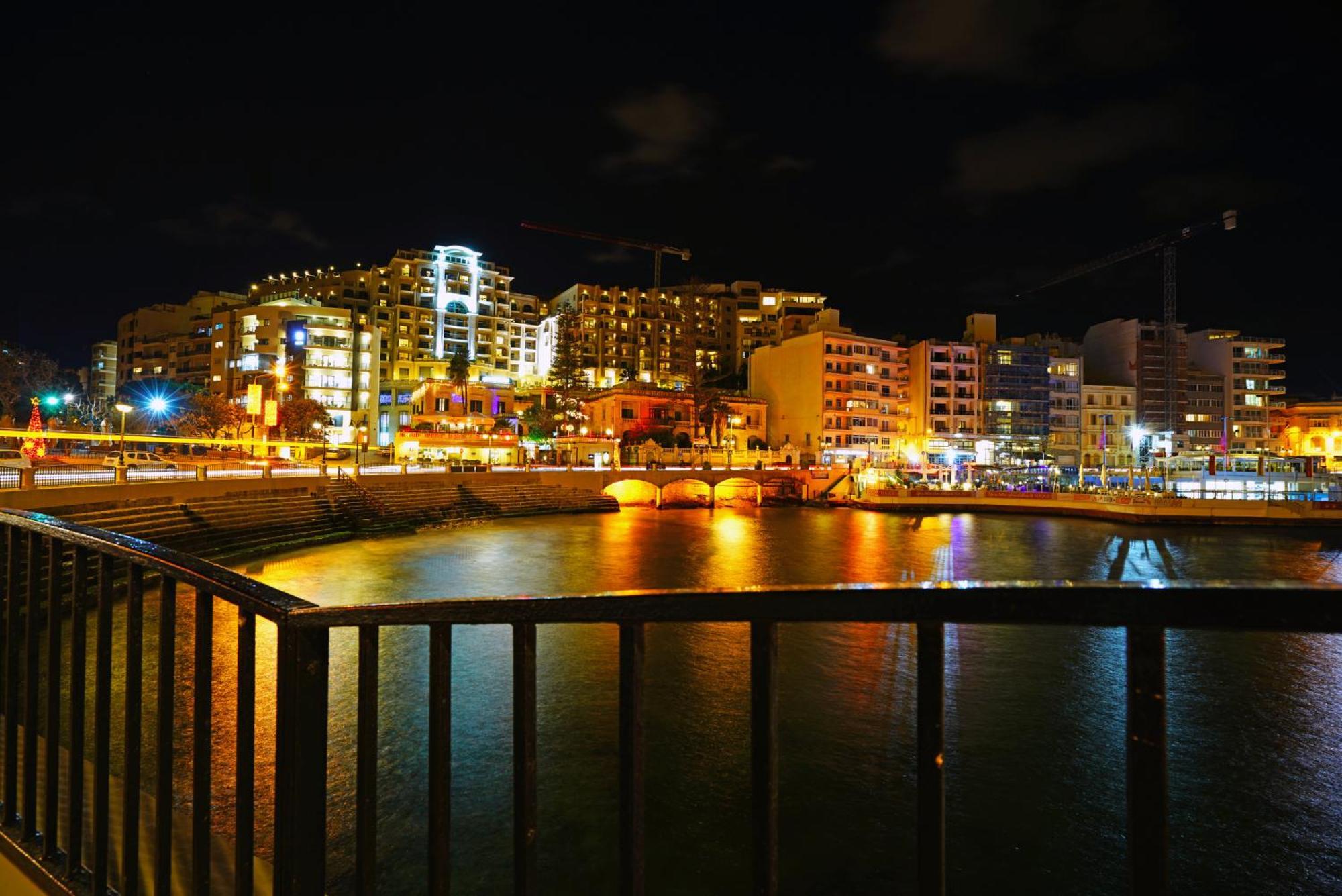 Depiro Point Deluxe - Modern, Designer Apartment 2 Minutes Away From Popular Sliema Seafront Buitenkant foto
